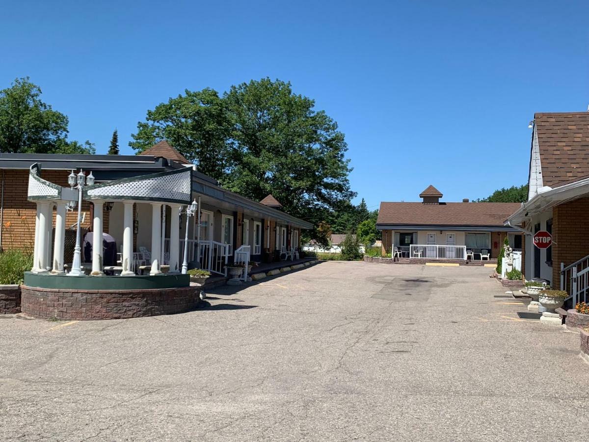 Sword Inn Bancroft Extérieur photo